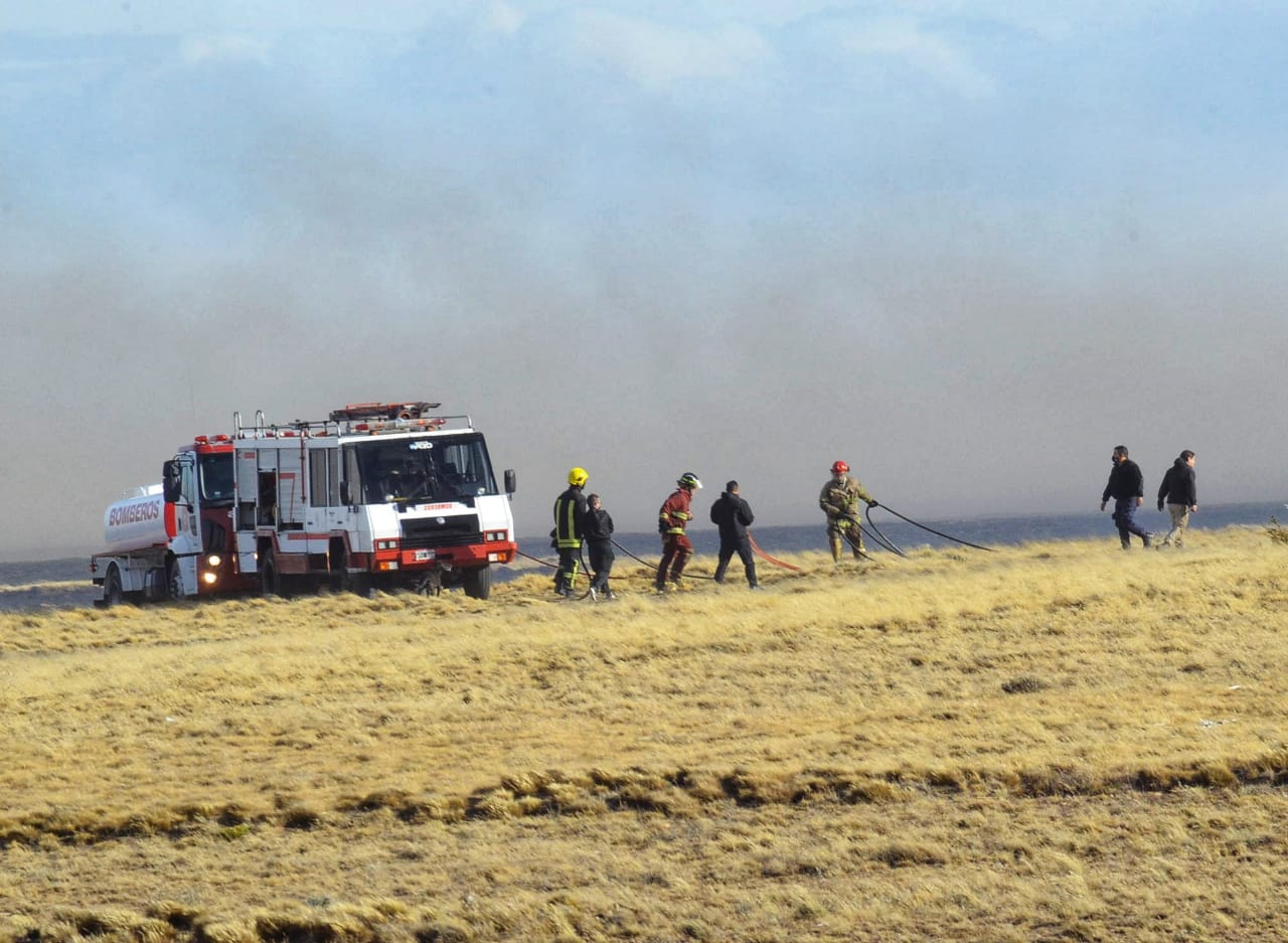 Fotos Voladura De Techos Y Feroz Incendio De Pastizales Por El