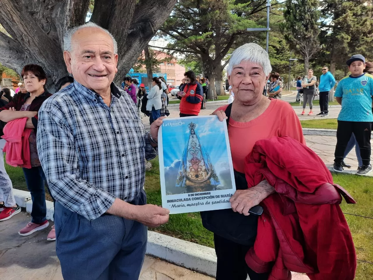 Gran procesión de fieles en Caleta Olivia para acompañar a la Virgen