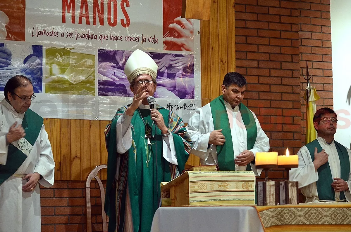 El obispo Jorge García Cuerva se despidió de Tierra del Fuego en una