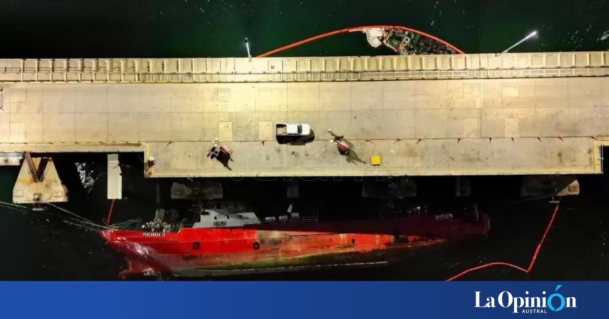 Video Se hundió un buque pesquero amarrado en el muelle de Puerto