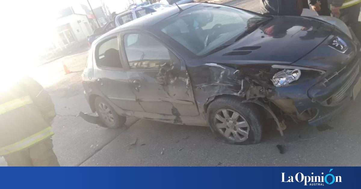 Fuerte Choque Entre Camioneta Y Un Auto En Caleta Olivia Hubo