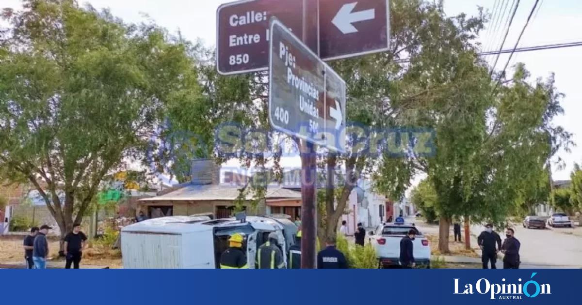 Brutal Choque Entre Dos Autos Uno Volc A Ra Z De Que No Se Respet