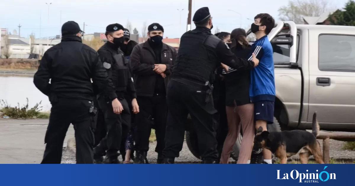 Video Dos Mujeres Detenidas Tras Una Denuncia Por Amenazas Con Armas Y