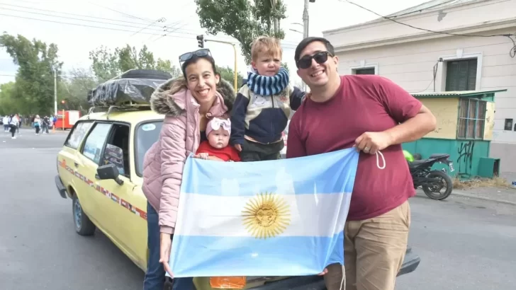 La Familia Que Recorre El Mundo Busca Desesperadamente Su Celular