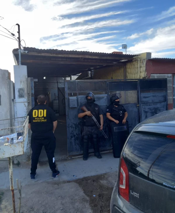 Detuvieron A Hombres Con Municiones De Armas En Un Allanamiento Por