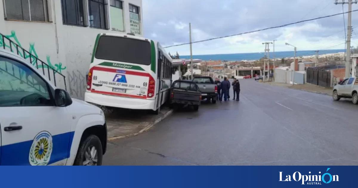 Colectivo Se Qued Sin Frenos Y Termin Chocando Contra Tres Veh Culos