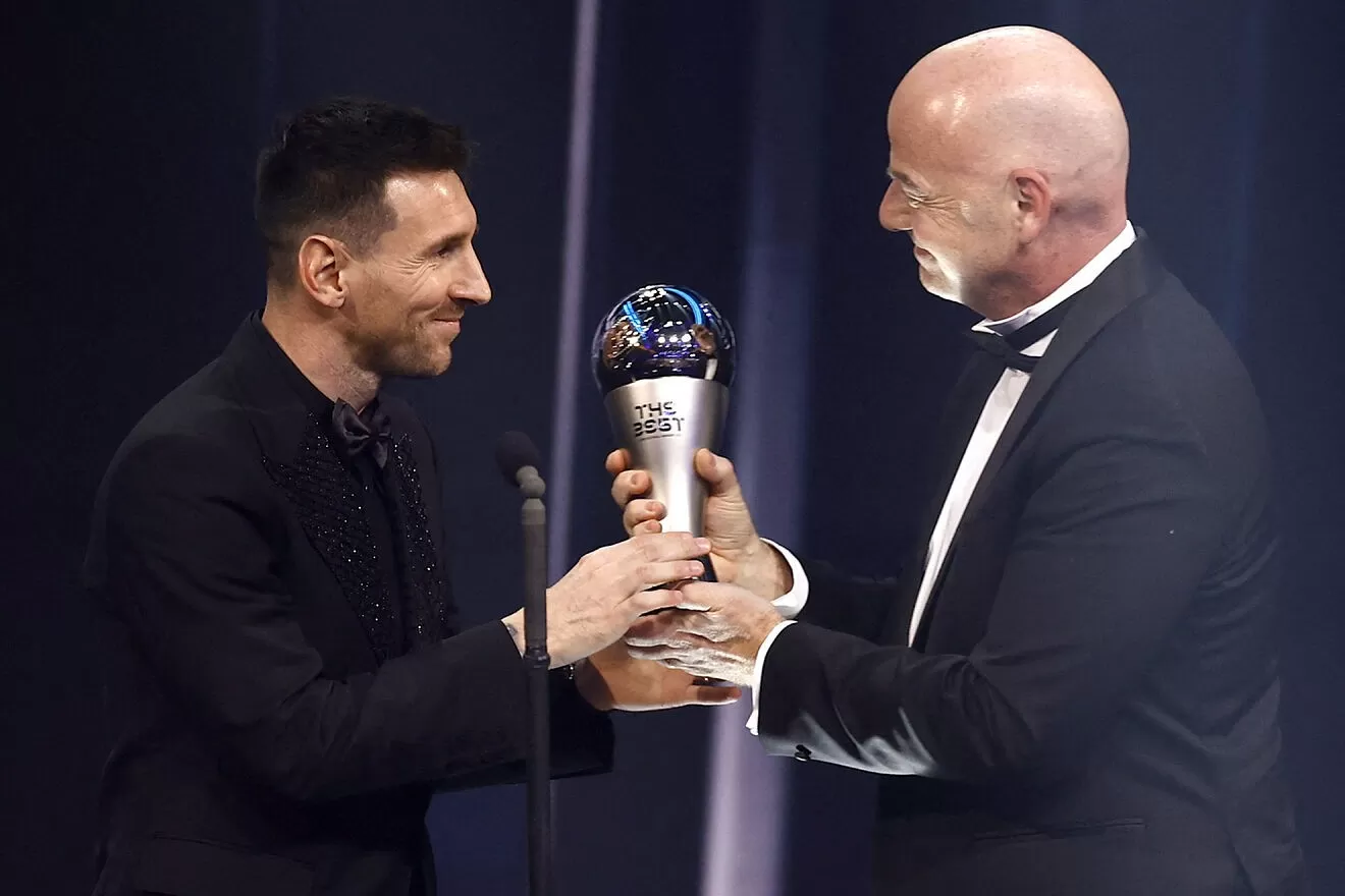 Todo De Argentina Messi Scaloni “dibu” Martínez Y La Hinchada Arrasaron Con Los Premios The 6986