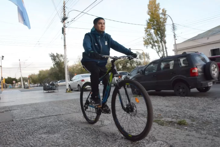 Viví la bicicleteada hasta Monte Aymond, por los 40 años de Malvinas, junto a La Opinión Austral