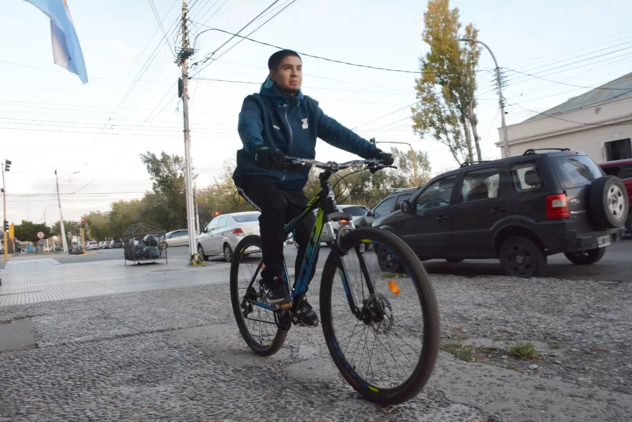 Viví la bicicleteada hasta Monte Aymond, por los 40 años de Malvinas, junto a La Opinión Austral Viví la bicicleteada hasta Monte Aymond, por los 40 años de Malvinas, junto a La Opinión Austral