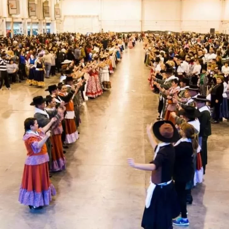“Finde” a pura tradición en Comodoro Rivadavia por el Festival del Día Mundial del Folclore
