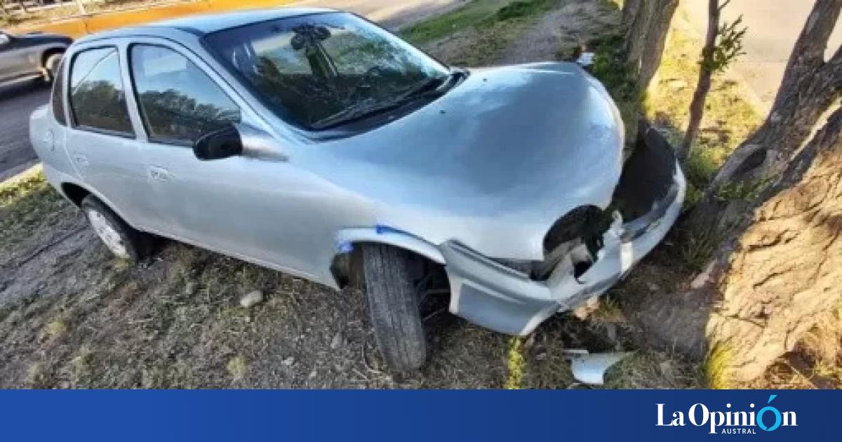 Perdió el control de su auto y chocó contra un árbol en la autovía 17 ...