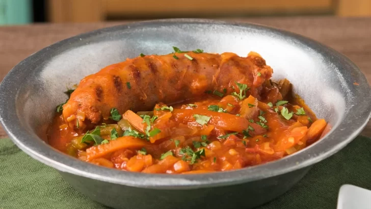 Receta a la olla: chorizos a la pomarola bien jugosos