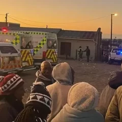 Tragedia y misterio: hallan a 20 jóvenes muertos en un bar de Sudáfrica
