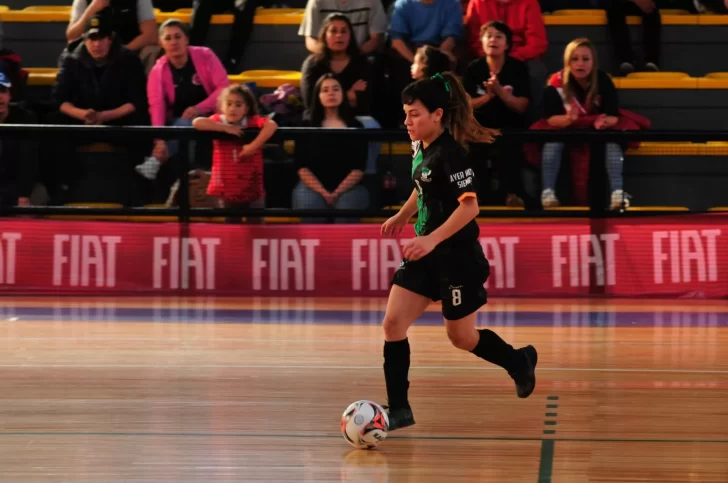 Universitario y Casaca FC de Caleta Olivia ganaron en la segunda fecha del Nacional Oro Sur de Futsal Femenino