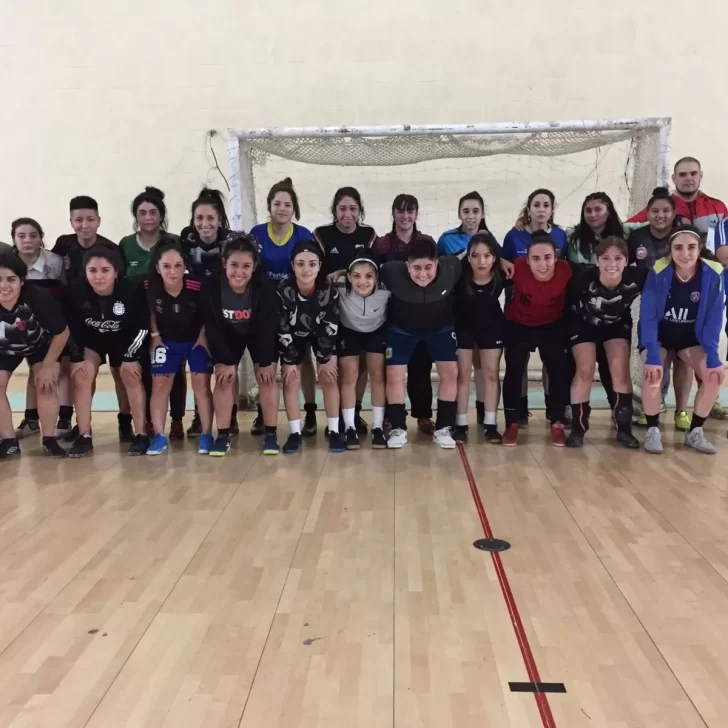 Matías Alvarado, entrenador de la Selección de Futsal Femenino de Río Gallegos: “Queremos recuperar el sentido de pertenencia” Matías Alvarado, entrenador de la Selección de Futsal Femenino de Río Gallegos: “Queremos recuperar el sentido de pertenencia”