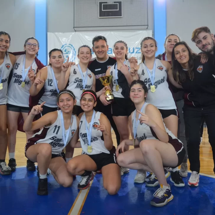 Las “santitas” U17 de San Miguel se quedaron con el pase a la fase nacional de los Juegos Evita Las “santitas” U17 de San Miguel se quedaron con el pase a la fase nacional de los Juegos Evita