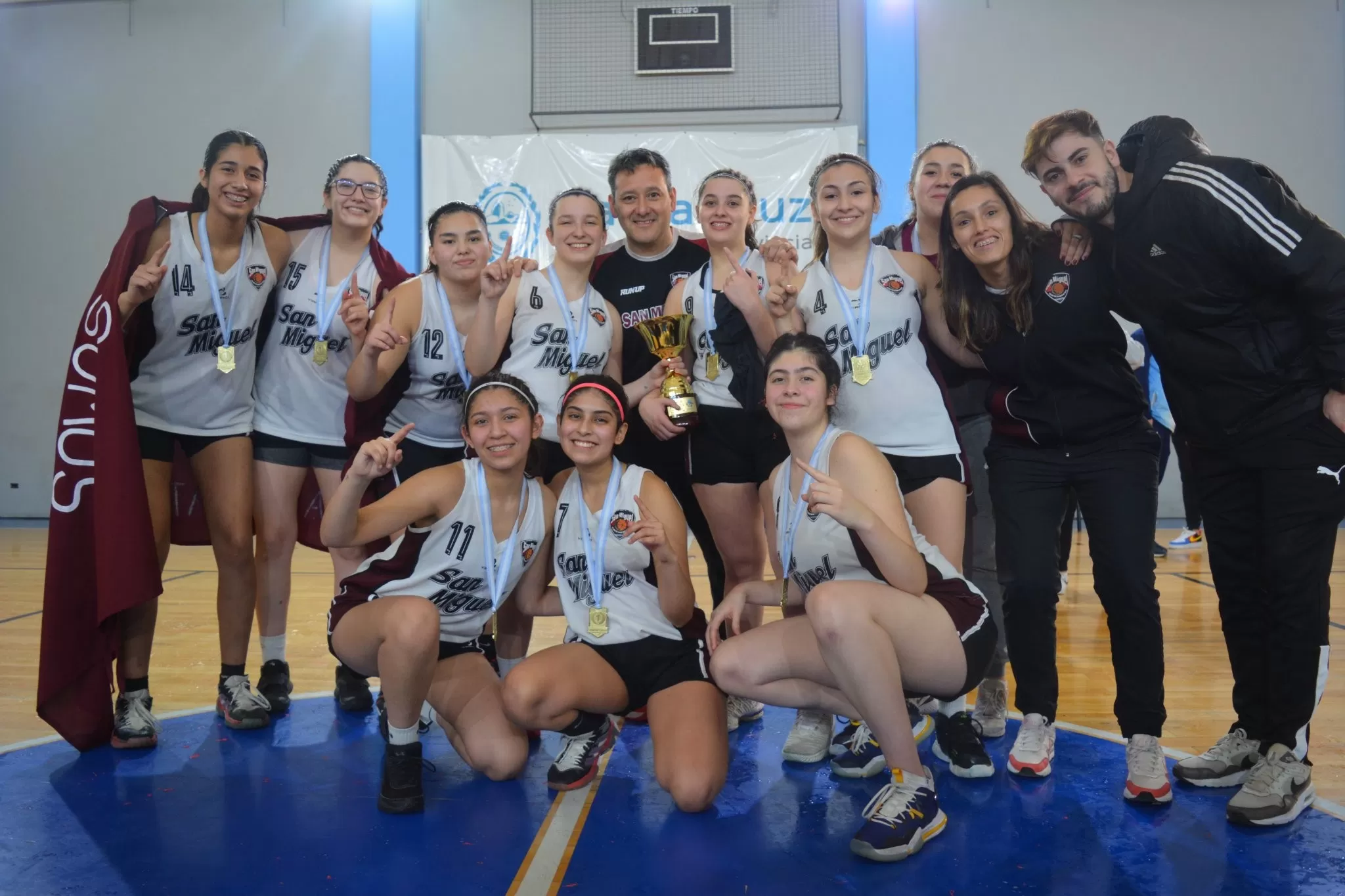 Las “santitas” U17 de San Miguel se quedaron con el pase a la fase nacional de los Juegos Evita Las “santitas” U17 de San Miguel se quedaron con el pase a la fase nacional de los Juegos Evita