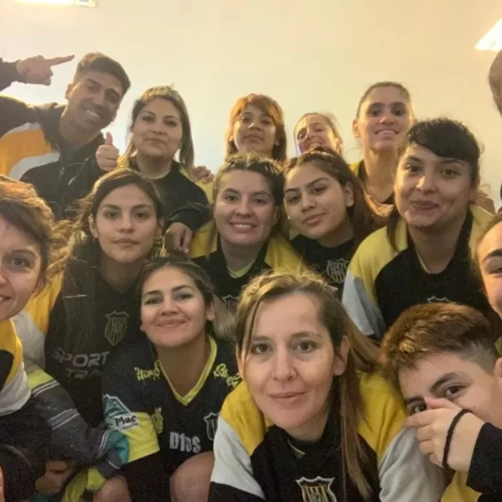 Fútbol femenino. Marcelo Rosales afrontará el hexagonal patagónico en Bariloche y sueña con la clasificación Fútbol femenino. Marcelo Rosales afrontará el hexagonal patagónico en Bariloche y sueña con la clasificación