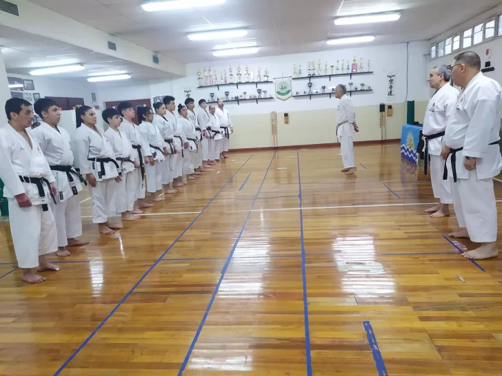 La Asociación Shoto Yuku de karate realizó un nuevo curso nacional y evaluó a practicantes