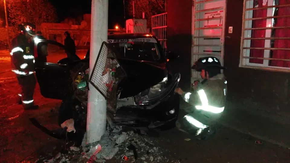 Brutal asalto a remisero: le pegaron un martillazo en la cabeza y terminó chocando