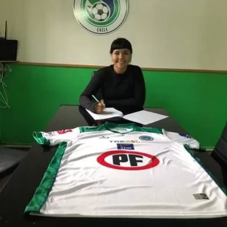 Camila Alsina, futbolista de Las Heras, firmó contrato con el club de Deportes de Puerto Montt