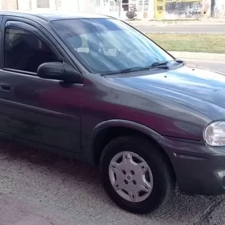 Barrio Belgrano: dejó su auto calentando, buscó una bufanda en su casa y se lo llevaron