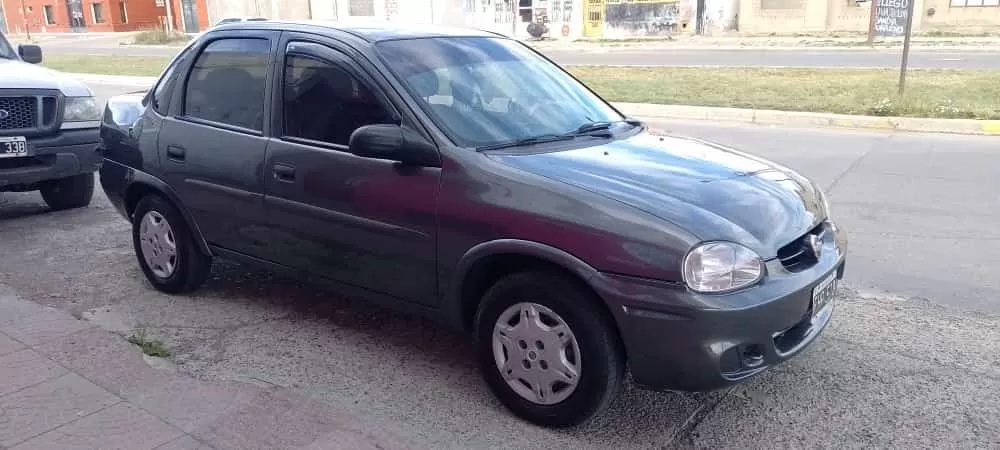 Barrio Belgrano: dejó su auto calentando, buscó una bufanda en su casa y se lo llevaron