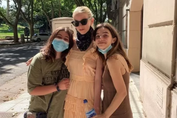 Anya Taylor-Joy en Argentina: la actriz se sacó selfies con sus fans y agradeció el regalo que le hicieron 