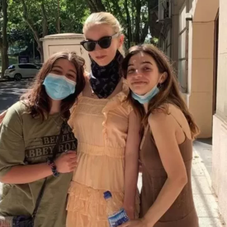 Anya Taylor-Joy en Argentina: la actriz se sacó selfies con sus fans y agradeció el regalo que le hicieron Anya Taylor-Joy en Argentina: la actriz se sacó selfies con sus fans y agradeció el regalo que le hicieron