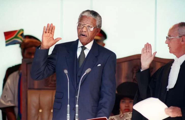 Efeméride del 11 de febrero: Nelson Mandela es liberado de la cárcel después de 27 años