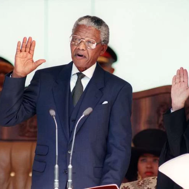 Efeméride del 11 de febrero: Nelson Mandela es liberado de la cárcel después de 27 años