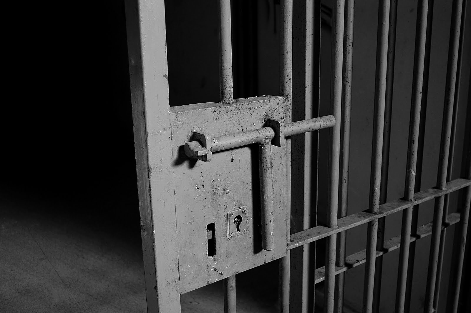 Fue a visitar a su hijo en la cárcel y le descubrieron cocaína en las botas