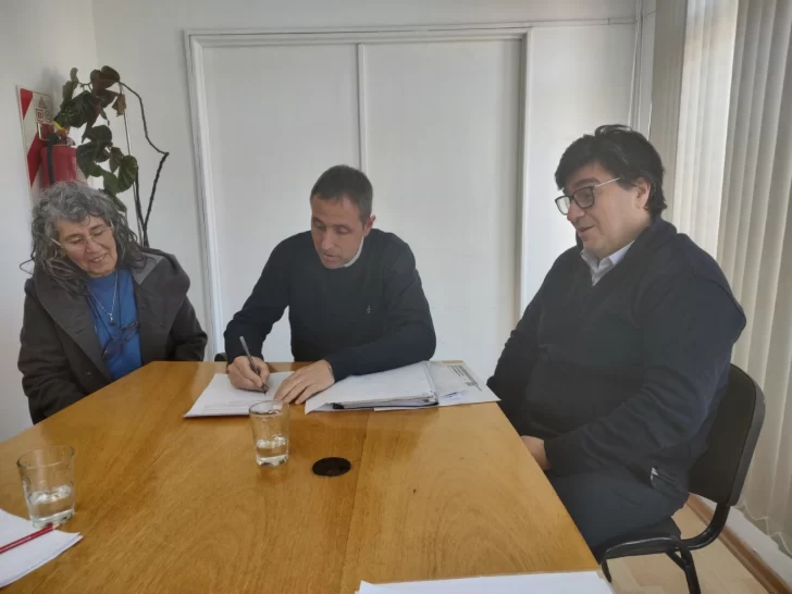 La obra social de Santa Cruz firmó convenio con la Universidad Nacional de la Patagonia Austral