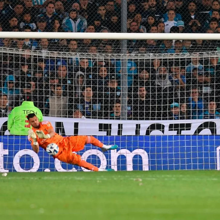 “Chiquito” Romero se lució en los penales ante Racing y Boca pasó a semifinales