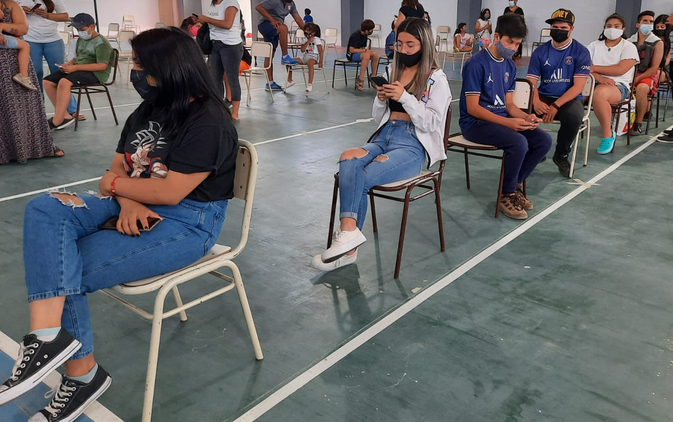 Caleta Olivia comenzó a aplicar terceras dosis a adolescentes Caleta Olivia comenzó a aplicar terceras dosis a adolescentes