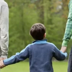 El primer fallo de multiparentalidad en Santa Cruz: “Vas a tener una mamá y dos papás”