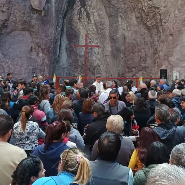 Mas de 5 mil personas celebraron la fiesta de la virgen de Lourdes