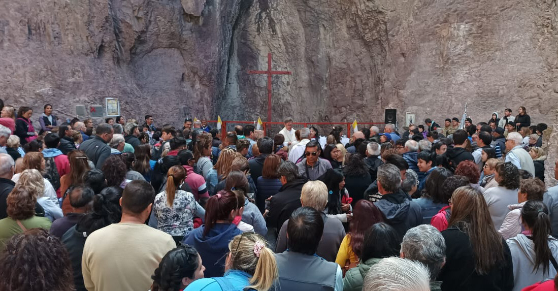 Mas de 5 mil personas celebraron la fiesta de la virgen de Lourdes