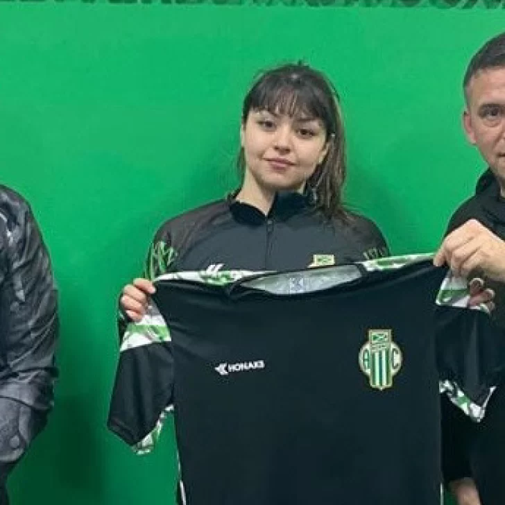 Ornella Reinoso juega al pádel y contará con apoyo del Boxing Club