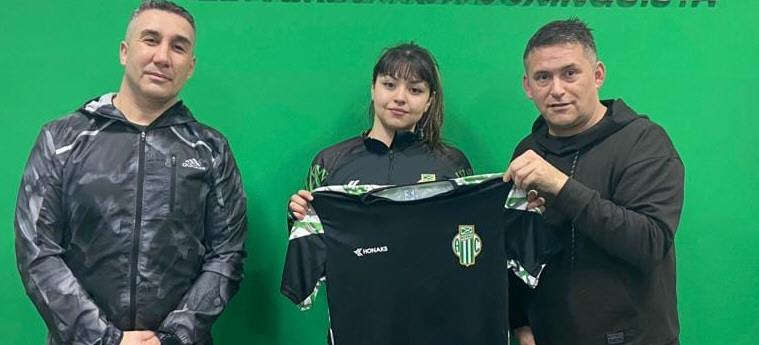 Ornella Reinoso juega al pádel y contará con apoyo del Boxing Club