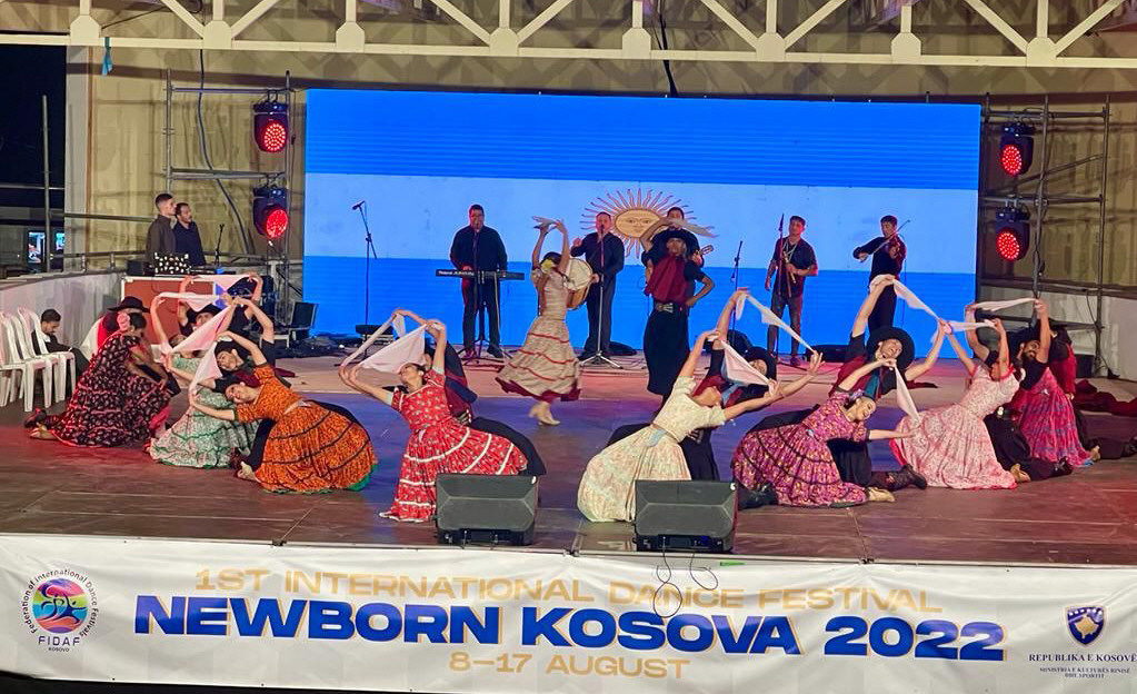 Ballet Internacional de Santa Cruz fue premiado en Viti y compite en Pristina Ballet Internacional de Santa Cruz fue premiado en Viti y compite en Pristina