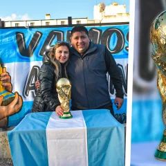 Un taxista de Río Gallegos compró una réplica de la Copa del Mundo y es furor en la ciudad