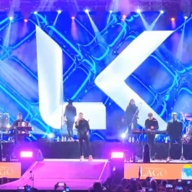 Miles de personas disfrutaron del show de La Konga en la Fiesta Nacional del Lago Miles de personas disfrutaron del show de La Konga en la Fiesta Nacional del Lago