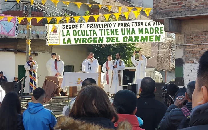El arzobispo García Cuerva eligió Ciudad Oculta para su primera misa