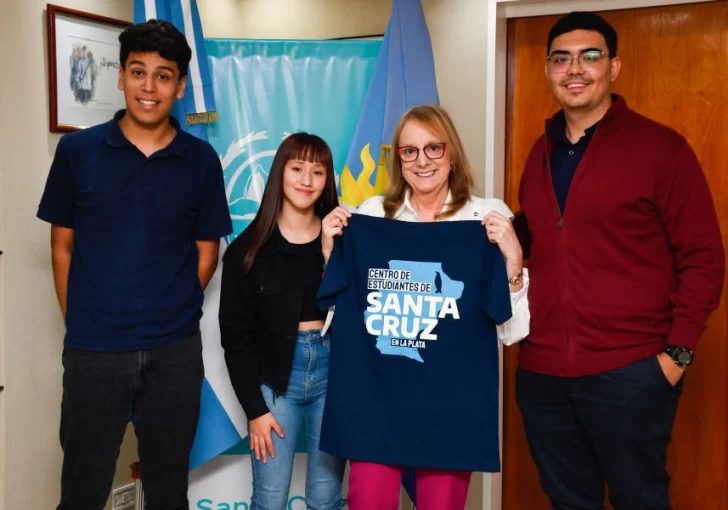 Video. Alicia Kirchner se reunió con representantes del Centro de Estudiantes de Santa Cruz en La Plata