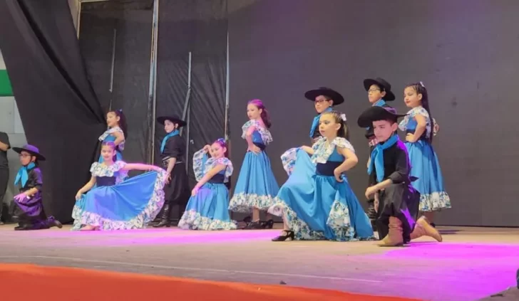 La Escuela Provincial conmemora el Día de Folclore Argentino