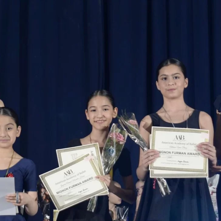 Tres bailarinas de Río Gallegos clasificaron para una beca en Nueva York Tres bailarinas de Río Gallegos clasificaron para una beca en Nueva York