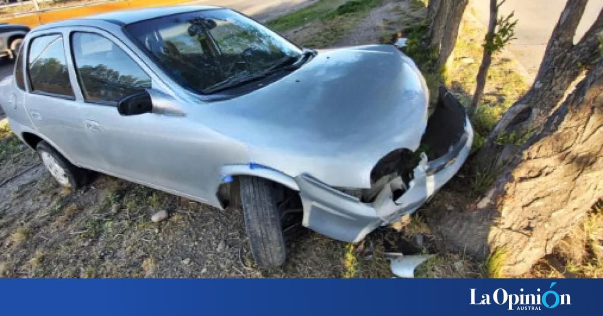 Perdió el control de su auto y chocó contra un árbol: se negó a hacer ...