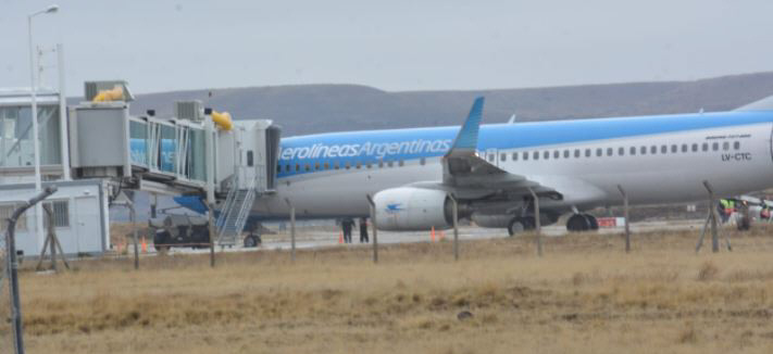 Tocó a una azafata antes del despegue y lo procesaron por abuso sexual