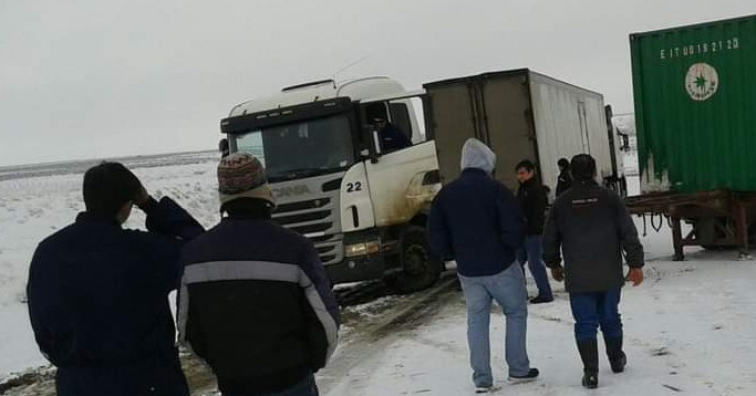 Despistaron varios camiones en la Ruta 3 en un convoy de 50 vehículos escoltado por la Policía y Vialidad